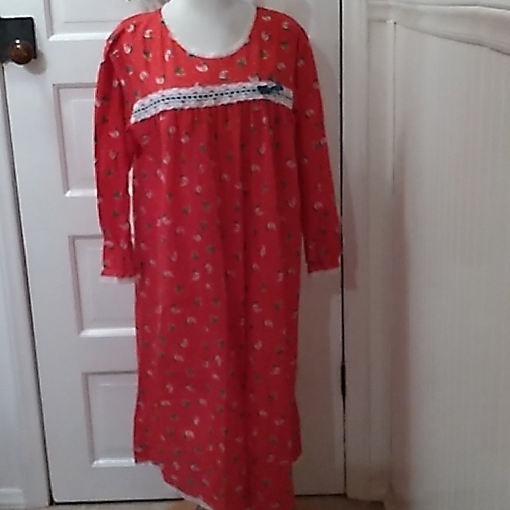 Vintage Avon womans  M/L Christmas nightgown
